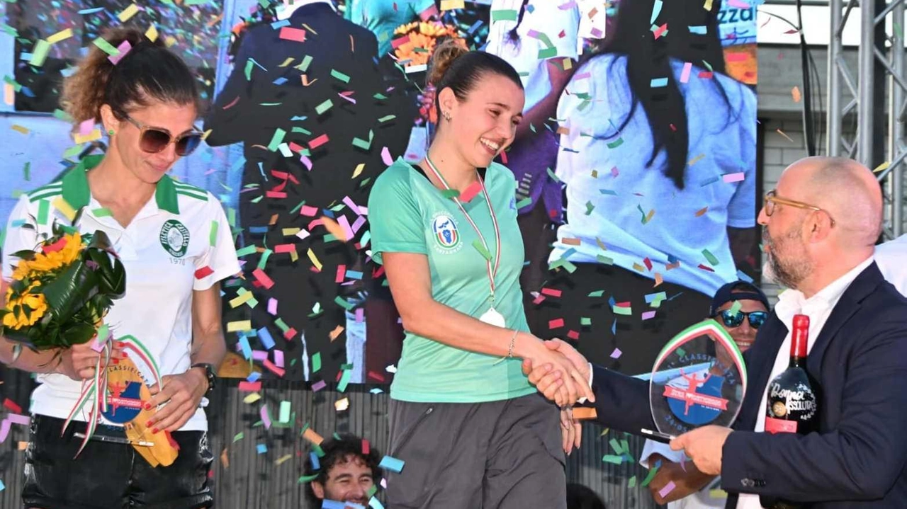 La premiazione di Sonia Tissi del Gs Orecchiella Garfagnana La premiazione di Sonia Tissi del Gs Orecchiella Garfagnana