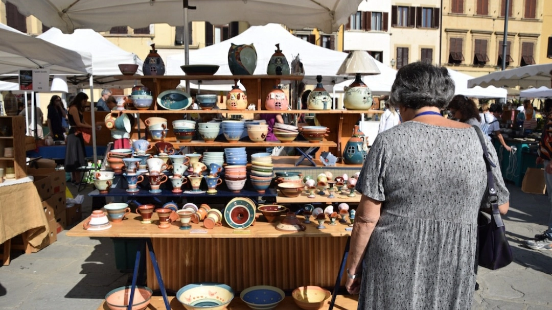 Firenze, torna la Fiera della Ceramica in piazza Santa Croce Firenze, torna la Fiera della Ceramica in piazza Santa Croce