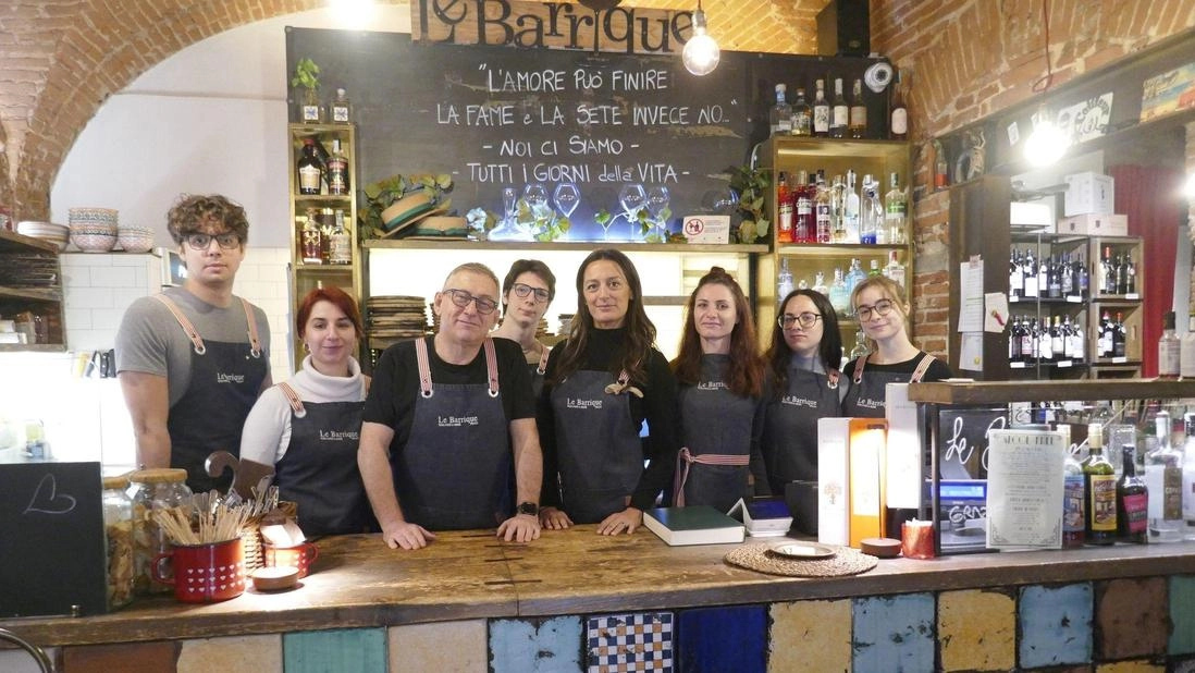 Aperto tutti i giorni dell’anno, dalla mattina alla sera: luogo amico, presidio, buona cucina. Dai vini all’offerta completa per sentirsi meglio che a casa a due passi da piazza del Duomo . Aperto tutti i giorni dell’anno, dalla mattina alla sera: luogo amico, presidio, buona cucina. Dai vini all’offerta completa per sentirsi meglio che a casa a due passi da piazza del Duomo .
