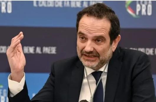 https://www.lanazione.it/image-service/view/acePublic/alias/contentid/MjEwZjAwY2MtNDZlZi00/0/via-libera-alliscrizione-le-incognite-sul-girone.jpeg