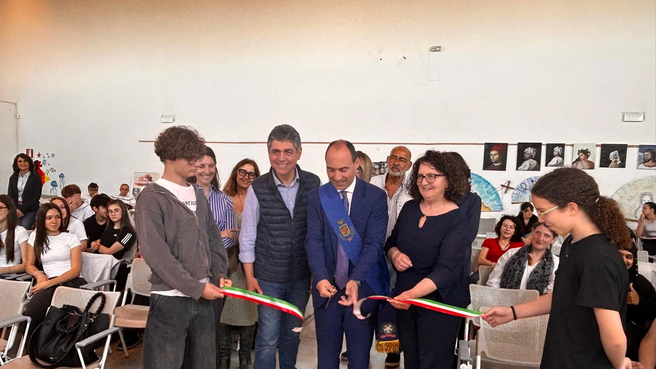 Il taglio del nastro Il taglio del nastro