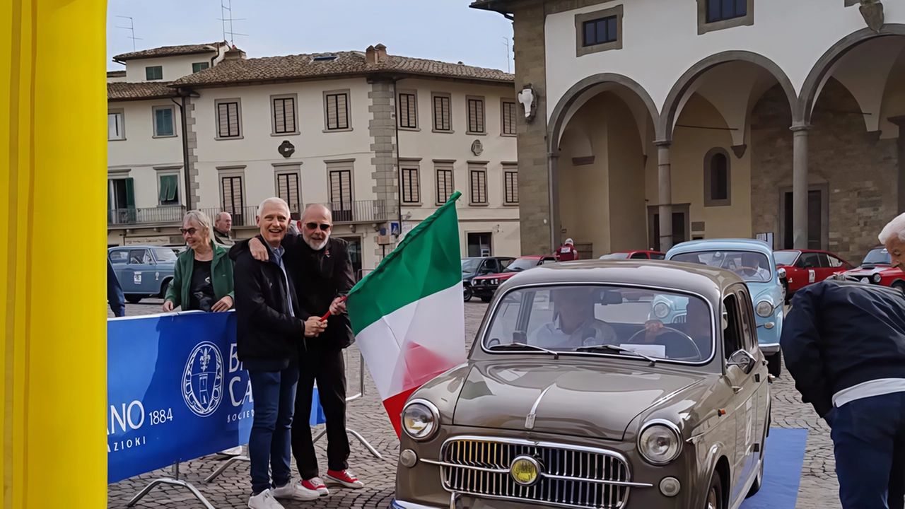 Una partenza del rally che ha visto protagoniste le auto d’epoca in occasione delle iniziative della 98ª Festa dell’Uva Una partenza del rally che ha visto protagoniste le auto d’epoca in occasione delle iniziative della 98ª Festa dell’Uva