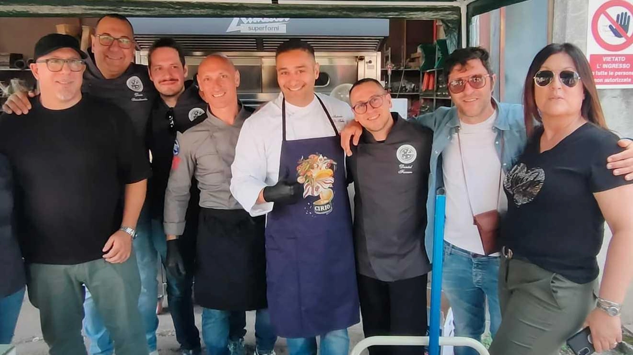 Alla manifestazione ’Rifiutati’ voluta da Lorenzo Porzano grande la parte delle pizzerie locali. Protagonisti grani biologici e farine senza pesticidi: "Il futuro è nel nostro piatto". Alla manifestazione ’Rifiutati’ voluta da Lorenzo Porzano grande la parte delle pizzerie locali. Protagonisti grani biologici e farine senza pesticidi: "Il futuro è nel nostro piatto".