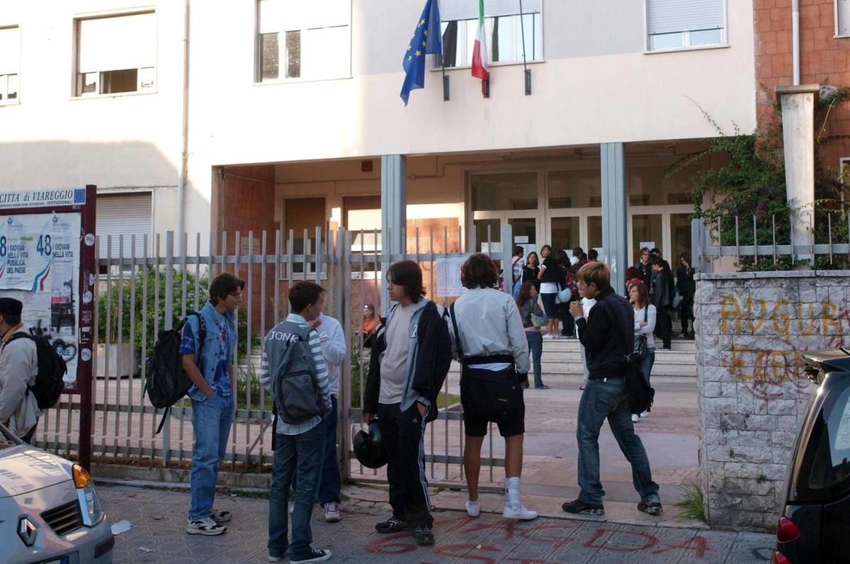 https://www.lanazione.it/image-service/view/acePublic/alias/contentid/MjExOGRmMzEtNGM4YS00/0/una-mattina-con-i-cellulari-spenti-sembra-strano-ma-si-sopravvive.jpeg?f=1.90:1&w=1200