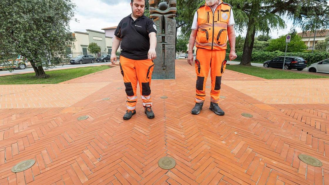 https://www.lanazione.it/image-service/view/acePublic/alias/contentid/MjEyZjFhNDEtNzQyOC00/0/pietre-dedicate-a-eroi-le-vittime-nazi-fasciste-non-siano-dimenticate.jpeg?f=16:9&w=1200&h=630