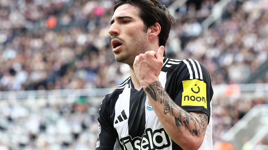 Trattativa per portare in Italia il giocatore lombardo, ma prima servono le cessioni: Vlahovic possibile pedina di scambio. Tonali, sogno bianconero di mezza estate