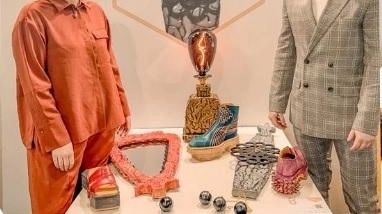 È Asahi Sato della Hiko Mizuno College of jewelry di Tokyo, con la collezione "Roots and Modernity" il vincitore del... È Asahi Sato della Hiko Mizuno College of jewelry di Tokyo, con la collezione "Roots and Modernity" il vincitore del...