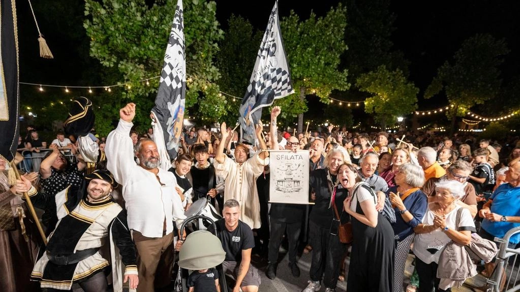 Due fantini erano in bilico dopo le cadute. Domani la grande sfida che surriscalderà Bientina