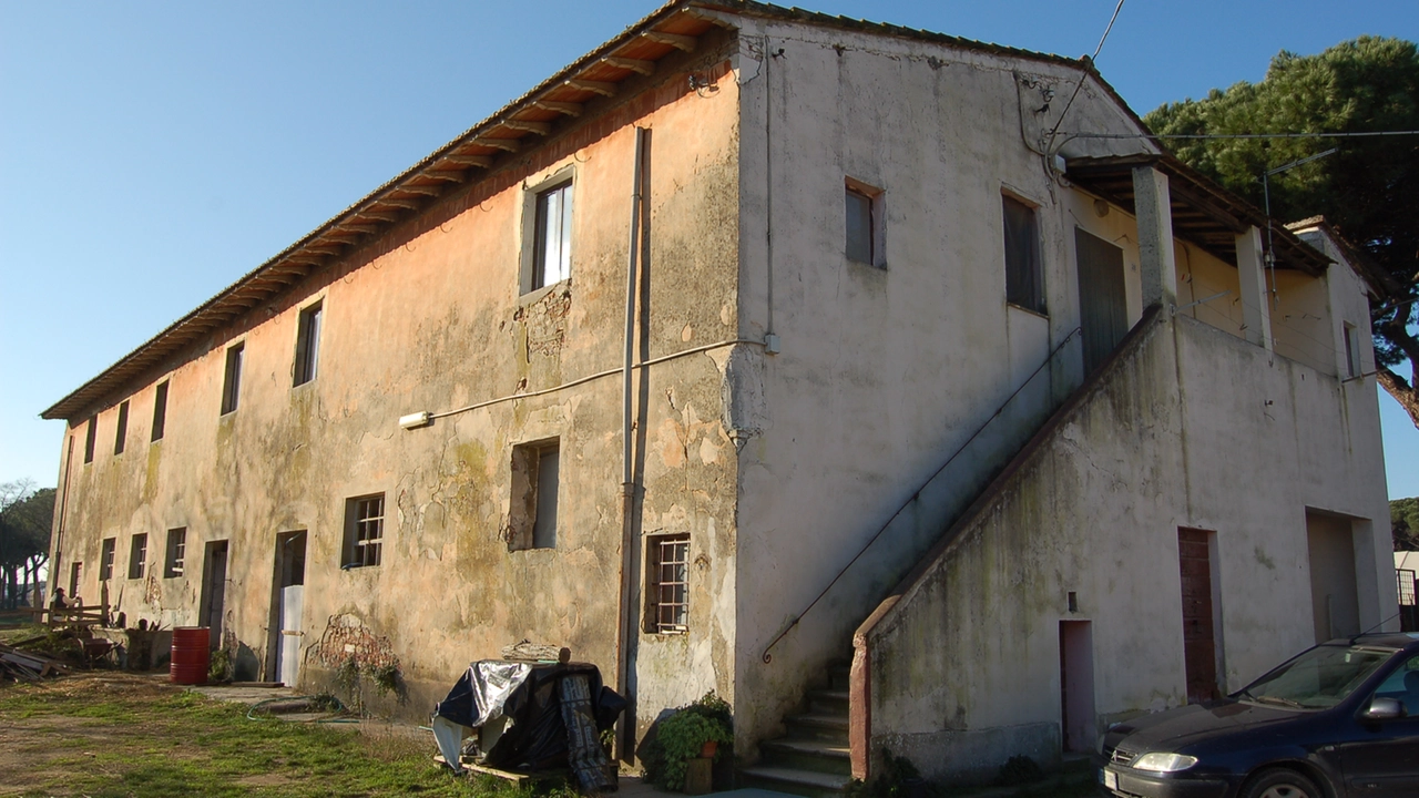 Uno dei casolari di proprietà dell’Università di pisa inseriti nel piano delle alienazioni