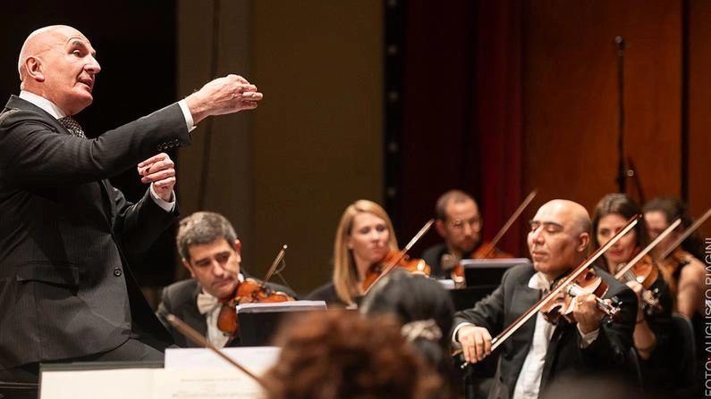 La Tosca (7-9 novembre) per festeggiare i cento anni del Politeama. Si inizia il 10 ottobre con l’evento conclusivo di "Dante 700". Una serata a tutto Mozart con Peppe Servillo (Avion Travel) voce recitante. La Tosca (7-9 novembre) per festeggiare i cento anni del Politeama. Si inizia il 10 ottobre con l’evento conclusivo di "Dante 700". Una serata a tutto Mozart con Peppe Servillo (Avion Travel) voce recitante.