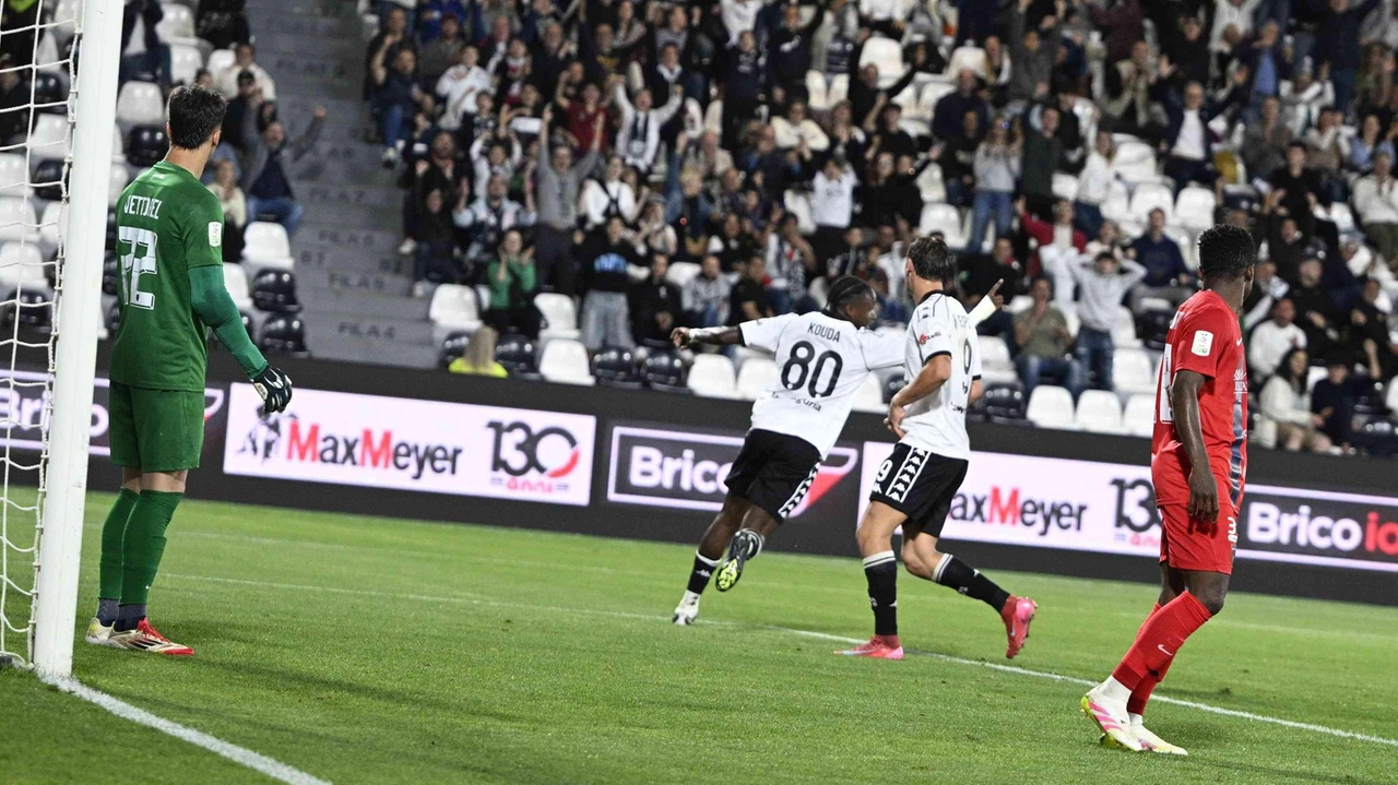 Missione compiuta, lo Spezia chiude terzo. Catanzaro o Cesena l’avversario ai playoff