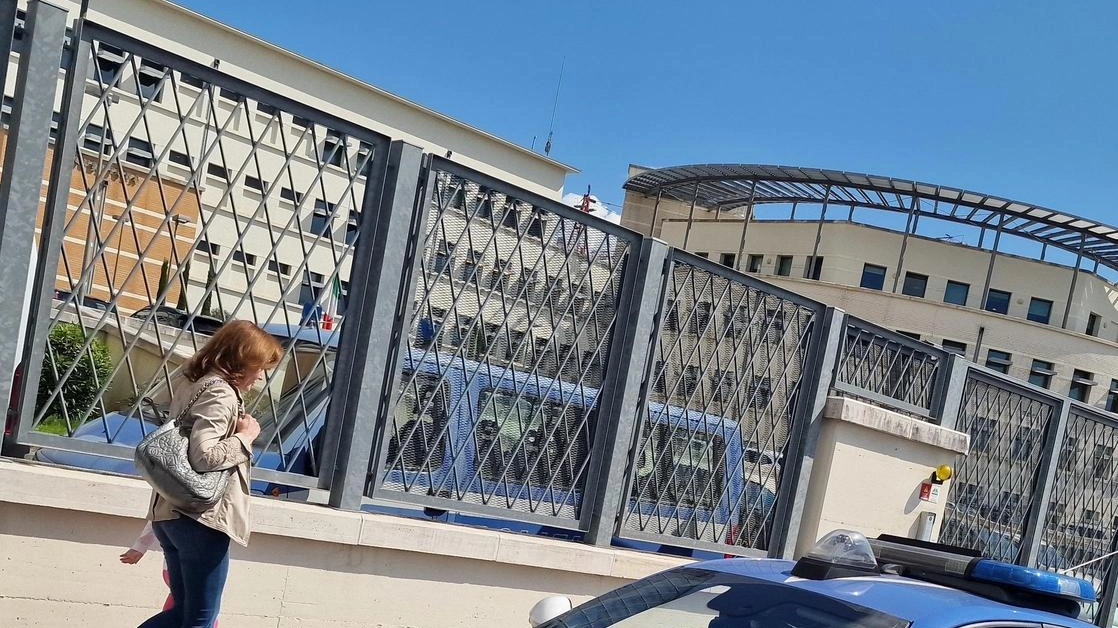 Omicidio nella moschea. Dalla Francia a Pistoia. L’assassino si consegna: "Sono stato io a uccidere"