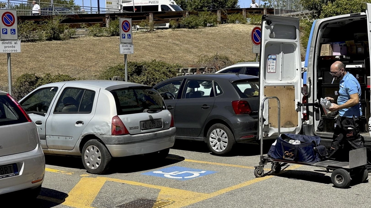 Un parcheggio riservato ai disabili Un parcheggio riservato ai disabili