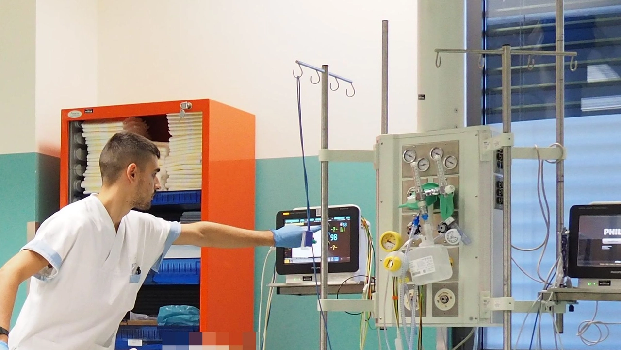 L'uomo è stato portato all'ospedale Santo Stefano L'uomo è stato portato all'ospedale Santo Stefano