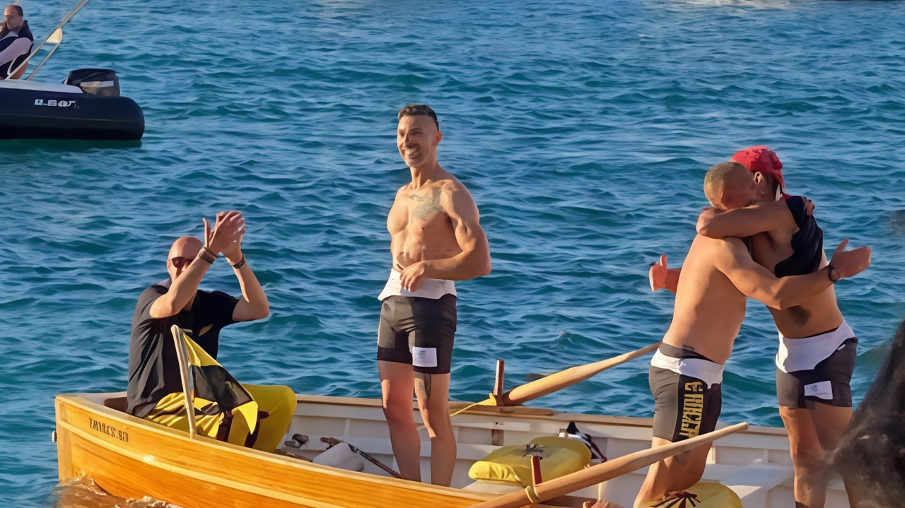 L’equipaggio della Rocca festeggia la vittoria nel Palio dei Quattro Forti L’equipaggio della Rocca festeggia la vittoria nel Palio dei Quattro Forti