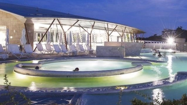 Sabato una serata straordinaria per Girogustando di Confesercenti con le piscine Theia protagoniste del buon gusto con bagno termale Sabato una serata straordinaria per Girogustando di Confesercenti con le piscine Theia protagoniste del buon gusto con bagno termale