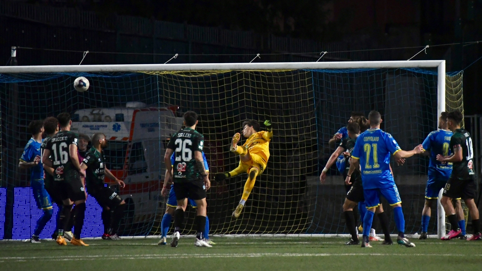 Carrarese in gol contro il Pontedera (foto Delia)