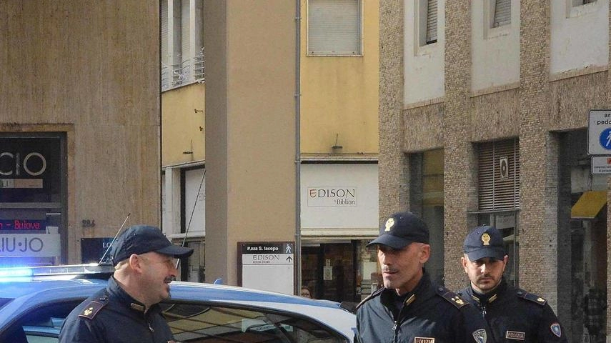 Una serie di episodi avevano messo a rumore le famiglie di una scuola. Due casi di sospetta pedofilia, ora il processo: il racconto della mamma. "Gli ho detto che doveva andarsene poi l’ho rivisto e ho chiamato la polizia". Una serie di episodi avevano messo a rumore le famiglie di una scuola. Due casi di sospetta pedofilia, ora il processo: il racconto della mamma. "Gli ho detto che doveva andarsene poi l’ho rivisto e ho chiamato la polizia".
