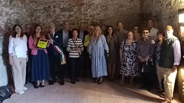 La donazione del defibrillatore La donazione del defibrillatore