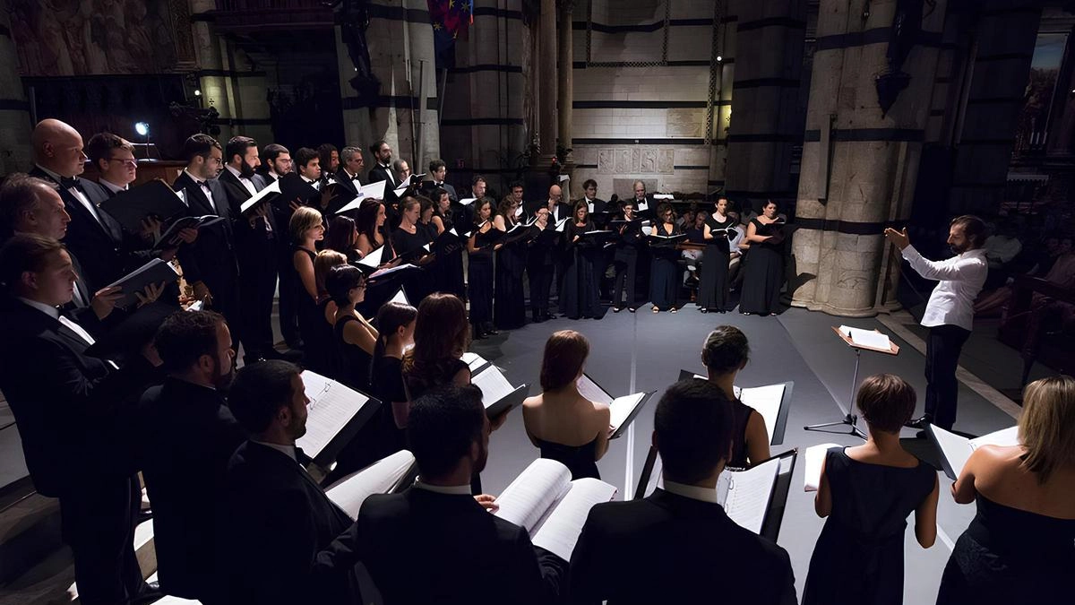 Il Coro della Cattedrale di Siena ’Guido Chigi Saracini’ con la direzione del maestro Lorenzo Donati Il Coro della Cattedrale di Siena ’Guido Chigi Saracini’ con la direzione del maestro Lorenzo Donati
