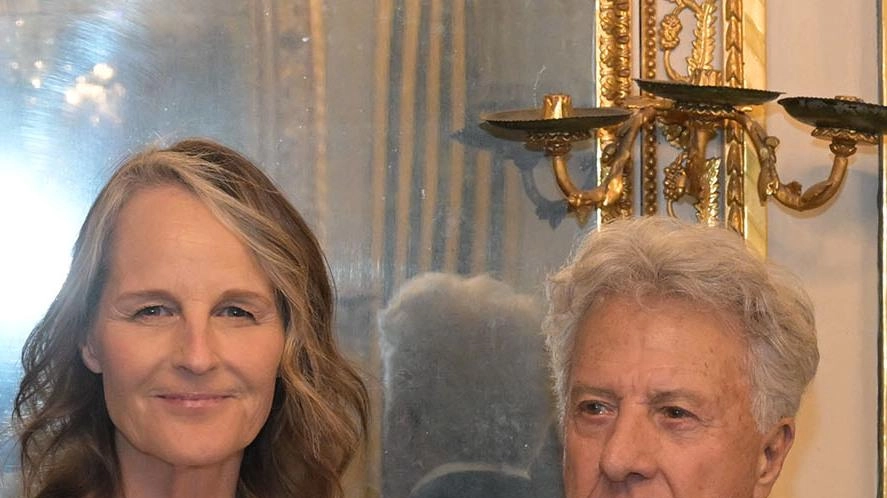 Lucca diventa meta ambita per il cinema e le serie TV: attori di fama come Dustin Hoffman e Helen Hunt girano film in città. Prossimi progetti televisivi e casting in arrivo. Turismo e cinema si uniscono per promuovere la bellezza di Lucca. Lucca diventa meta ambita per il cinema e le serie TV: attori di fama come Dustin Hoffman e Helen Hunt girano film in città. Prossimi progetti televisivi e casting in arrivo. Turismo e cinema si uniscono per promuovere la bellezza di Lucca.