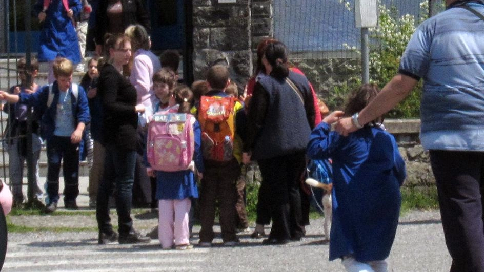 Ennesimo rientro a scuola in emergenza per il territoro apuano dove mancano dirigenti e impiegati amministrativi oltre al personale docente e Ata Ennesimo rientro a scuola in emergenza per il territoro apuano dove mancano dirigenti e impiegati amministrativi oltre al personale docente e Ata