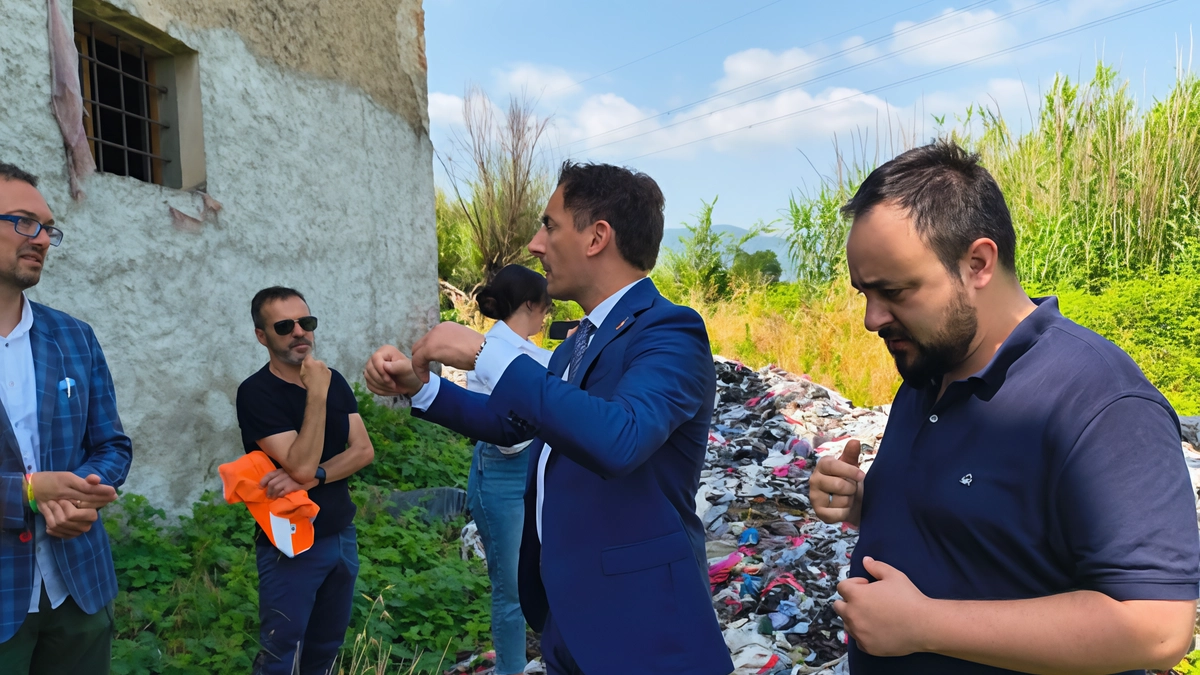 Rifiuti tessili, serve una soluzione. Carmignano: il sindaco all’attacco: "Deve subito intervenire lo Stato"