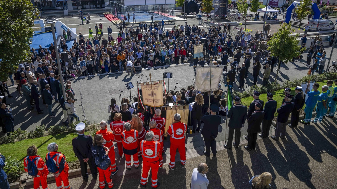 Il momento dell’inaugurazione in piazza della Resistenza (foto Germogli) Il momento dell’inaugurazione in piazza della Resistenza (foto Germogli)