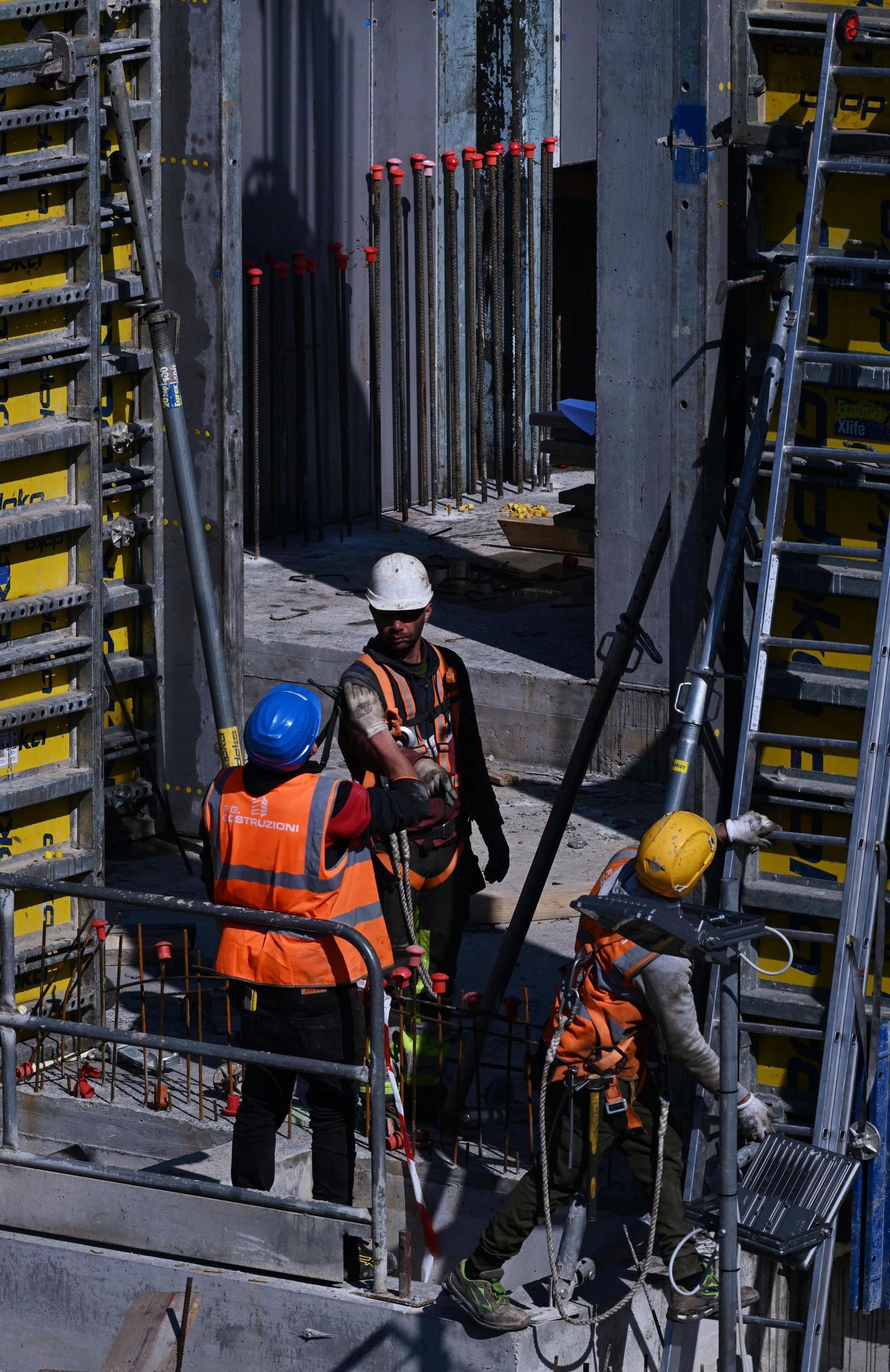 Cantieri fermi al palo. A picco la costruzione di nuove abitazioni: "Settore in flessione" Cantieri fermi al palo. A picco la costruzione di nuove abitazioni: "Settore in flessione"