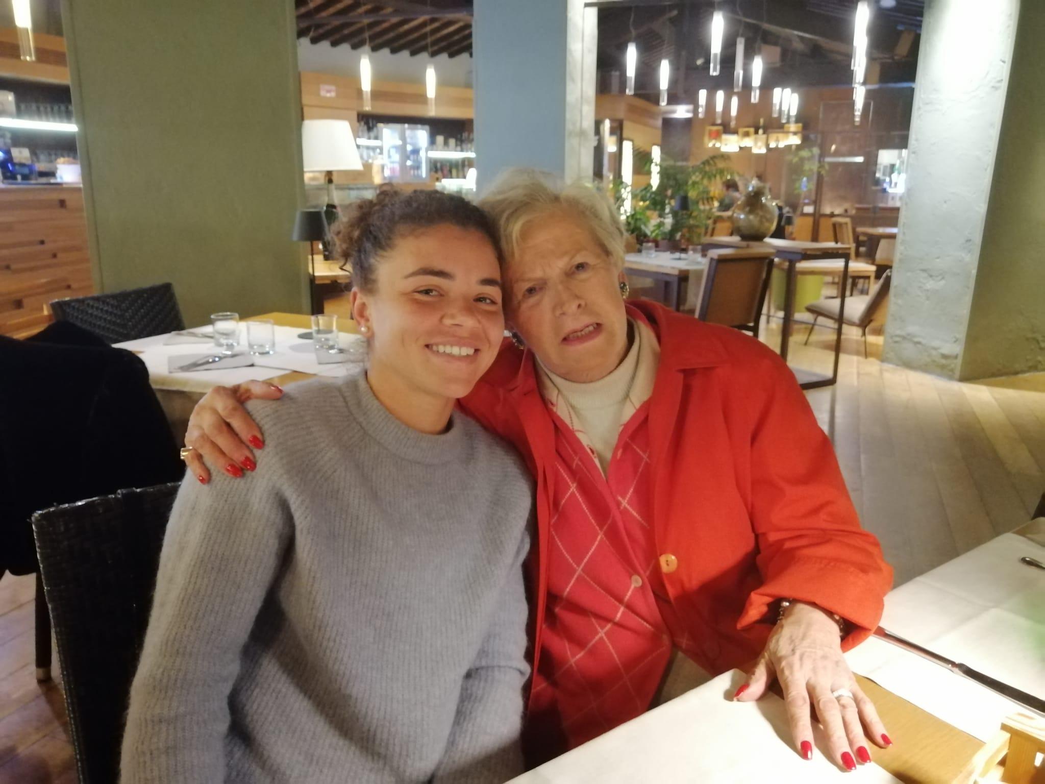 Nonna Ivonne racconta Jasmine Paolini: “Il segreto? Una famiglia che ha sempre creduto in lei” Nonna Ivonne racconta Jasmine Paolini: “Il segreto? Una famiglia che ha sempre creduto in lei”