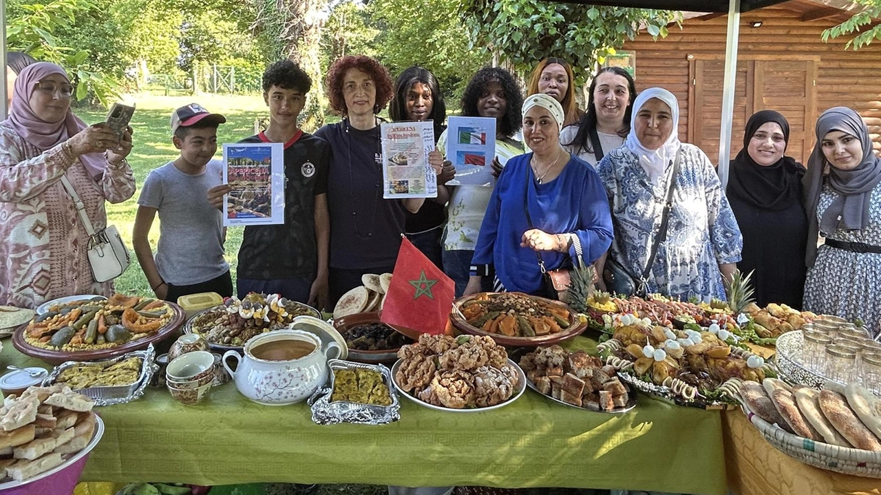 Villafranca: l’iniziativa dell’Istituto comprensivo Baracchini per la fine dell’anno scolastico. I genitori degli studenti hanno preparato piatti bellissimi e tipici in nome del senso di comunità. Villafranca: l’iniziativa dell’Istituto comprensivo Baracchini per la fine dell’anno scolastico. I genitori degli studenti hanno preparato piatti bellissimi e tipici in nome del senso di comunità.