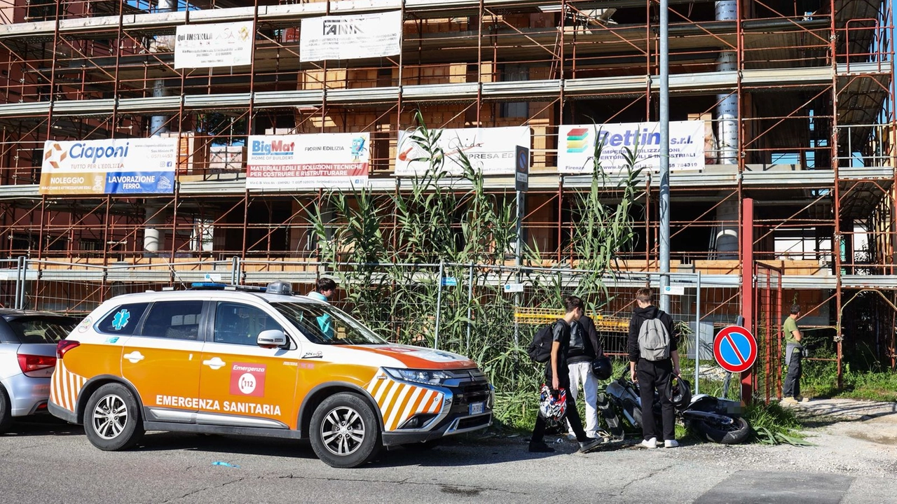 Incidente mortale in via Sanzio, un ragazzino di 16 anni ha perso la vita (Foto Gasperini /Germogli) Incidente mortale in via Sanzio, un ragazzino di 16 anni ha perso la vita (Foto Gasperini /Germogli)