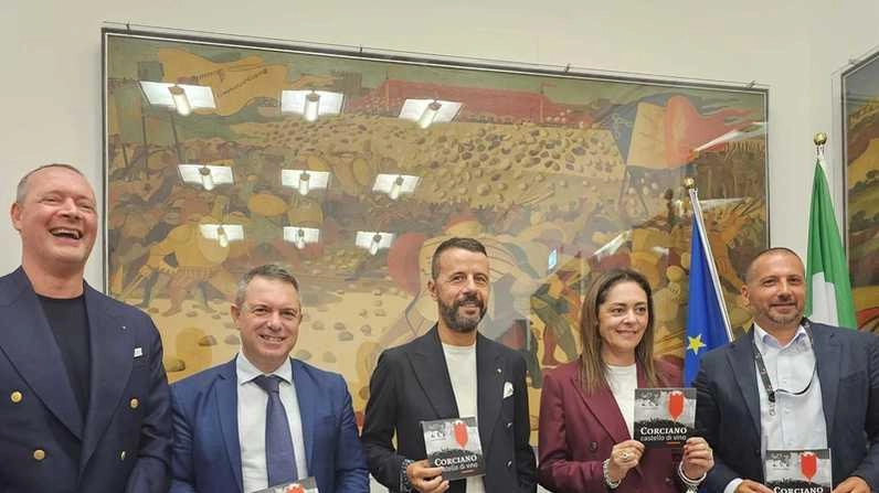 Il ritorno di "Corciano Castello di vino" con eventi enogastronomici, mostre d'arte, musica e iniziative benefiche. Il presidente Nucci sottolinea l'impegno dell'associazione nella ristrutturazione del castello e nel supporto a Liberamente Donna contro la violenza di genere. Il ritorno di "Corciano Castello di vino" con eventi enogastronomici, mostre d'arte, musica e iniziative benefiche. Il presidente Nucci sottolinea l'impegno dell'associazione nella ristrutturazione del castello e nel supporto a Liberamente Donna contro la violenza di genere.