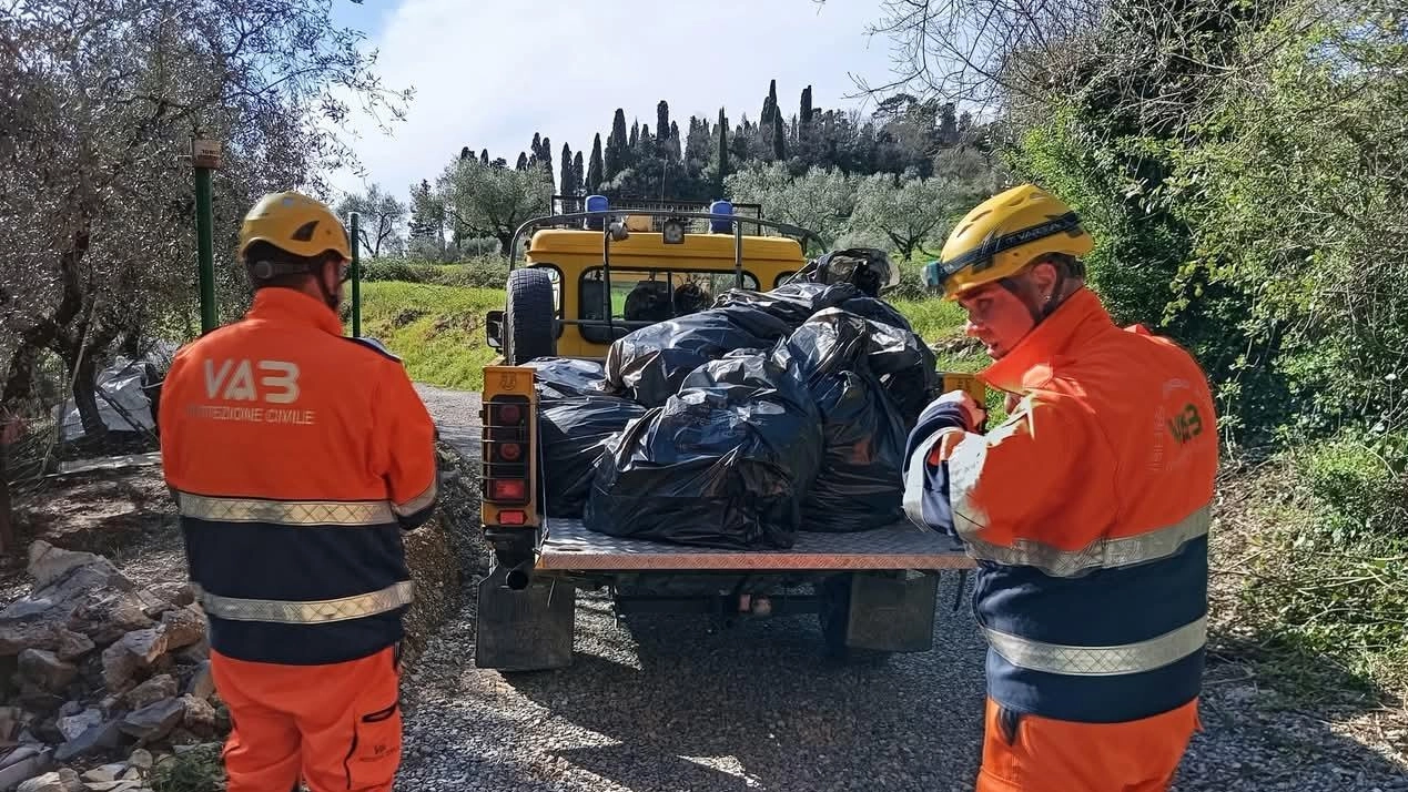 Il Comune di Montemurlo ha attivato una convenzione con l’associazione Vab per interventi di tutela ambientale come la rimozione di rifiuti in aree boschive