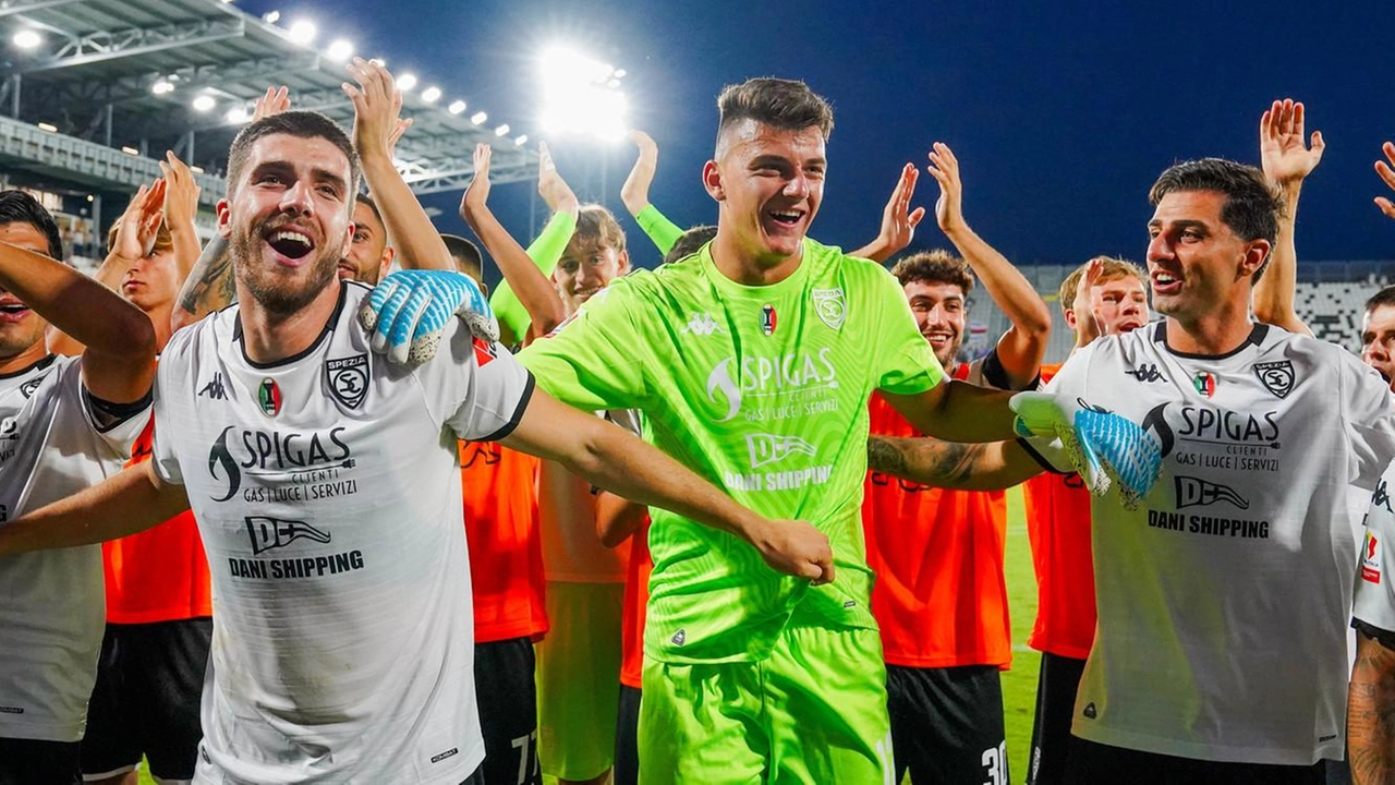 La festa dei giocatori dello Spezia per la vittoria in Coppa Italia sulla Samp, con Mascardi grande protagonista. Sotto l’esultanza di Soleri (foto Social Spezia Calcio)