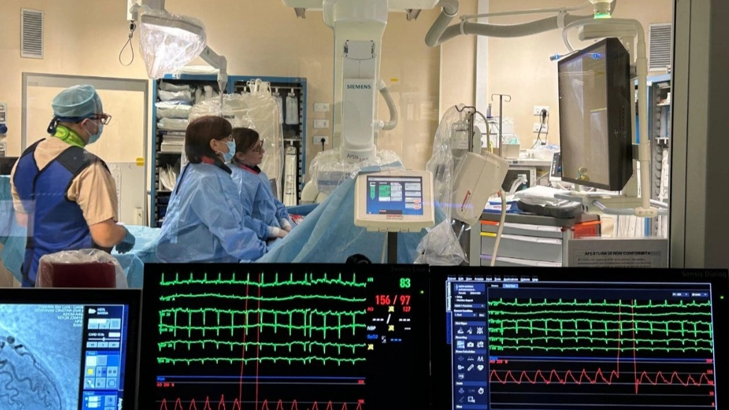 Medici all'ospedale San Luca dove sono stati eseguiti 6 interventi salvavita su altrettanti pazienti con infarto Medici all'ospedale San Luca dove sono stati eseguiti 6 interventi salvavita su altrettanti pazienti con infarto