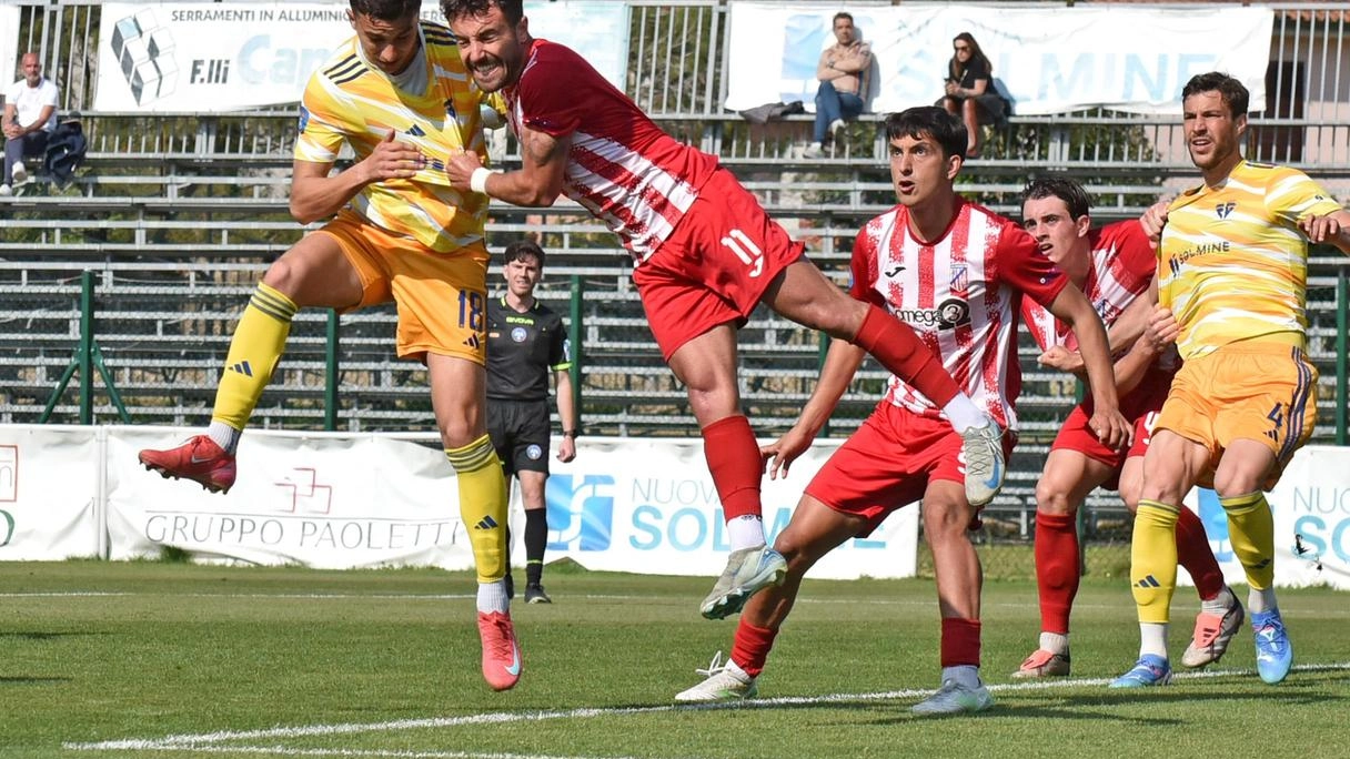 Giannini in duello aereo: il Ghiviborgo nel derby ha avuto la giusta grinta
