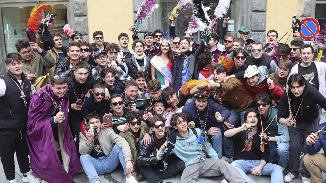 https://www.lanazione.it/image-service/view/acePublic/alias/contentid/MjJiYTc1NDQtYWY2Mi00/0/miss-italia-madrina-alla-carciofata-via-ai-festeggiamenti.jpeg?f=16:9&w=1200&h=630