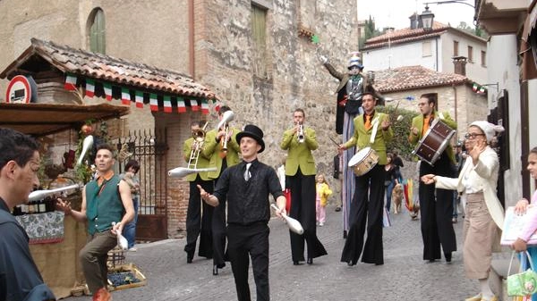 Appuntamento a partire dalle 17 con la trascinante energia della Bada Boomer Band Street Band. La grande eredità lasciata dall’indimenticabile maestro Giorgio Santarini non andrà perduta. .