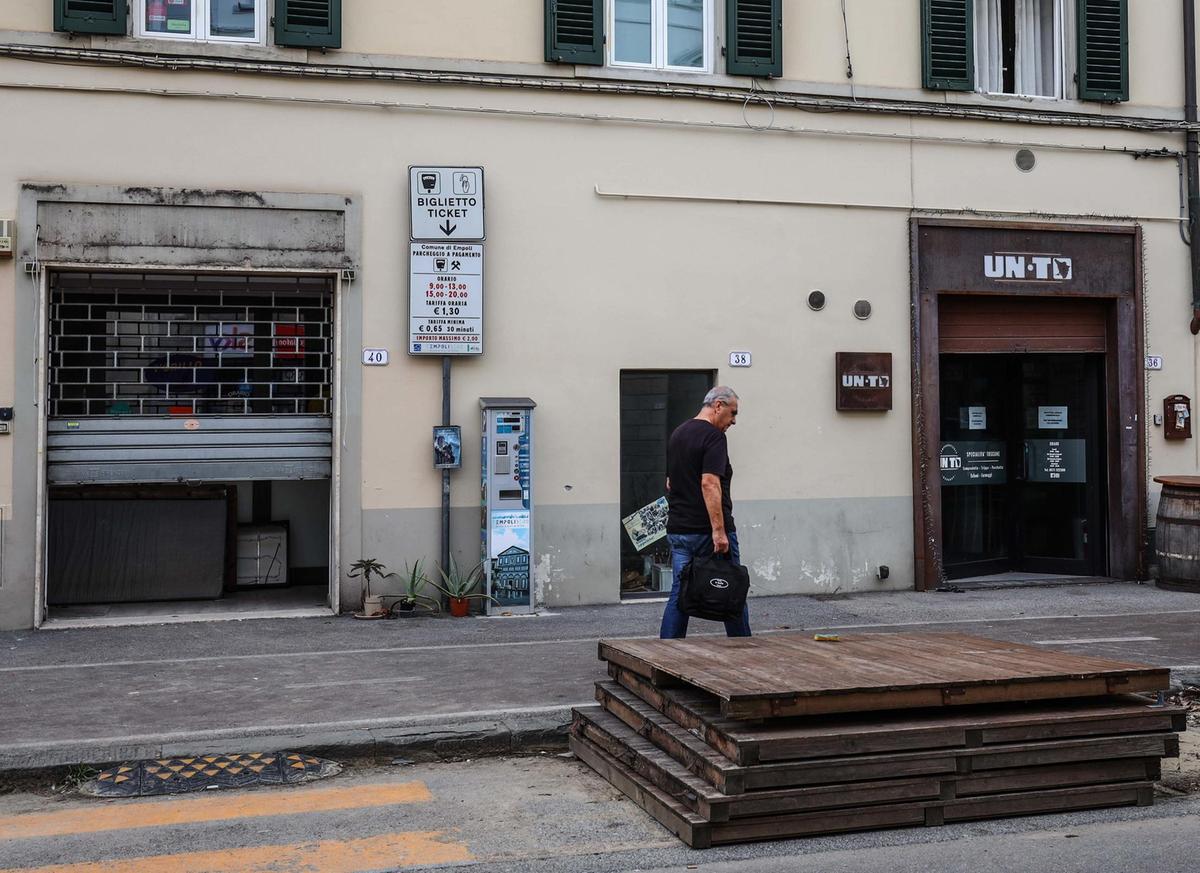 La crisi del commercio. Via Roma, nuove chiusure: "Non c’è giro di clienti" La crisi del commercio. Via Roma, nuove chiusure: "Non c’è giro di clienti"