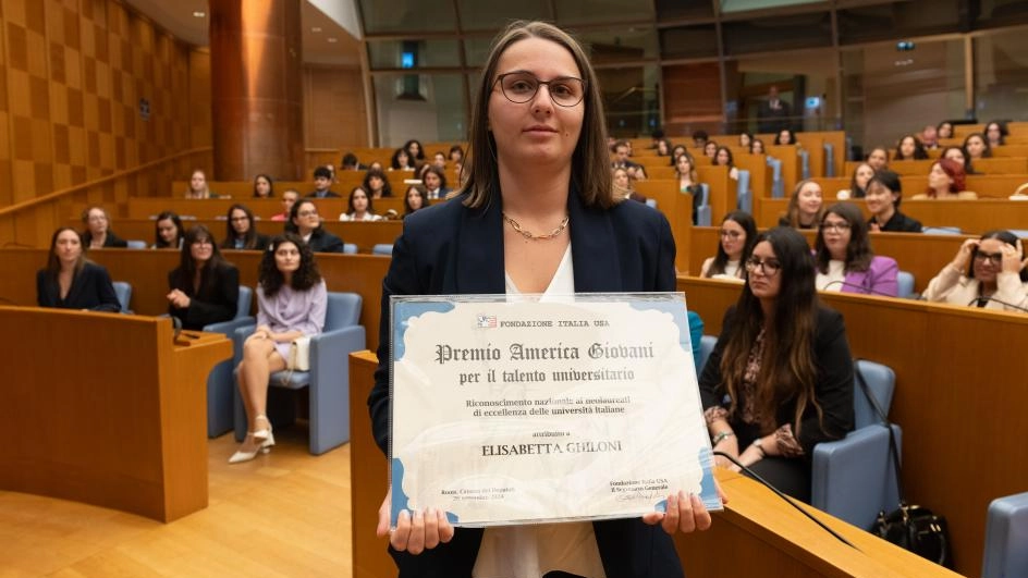 Elisabetta Ghiloni, laureata a Pisa, premiata dalla Fondazione Italia USA per il suo talento in Diritto dell'Impresa. Borsa di studio per master online. Elisabetta Ghiloni, laureata a Pisa, premiata dalla Fondazione Italia USA per il suo talento in Diritto dell'Impresa. Borsa di studio per master online.