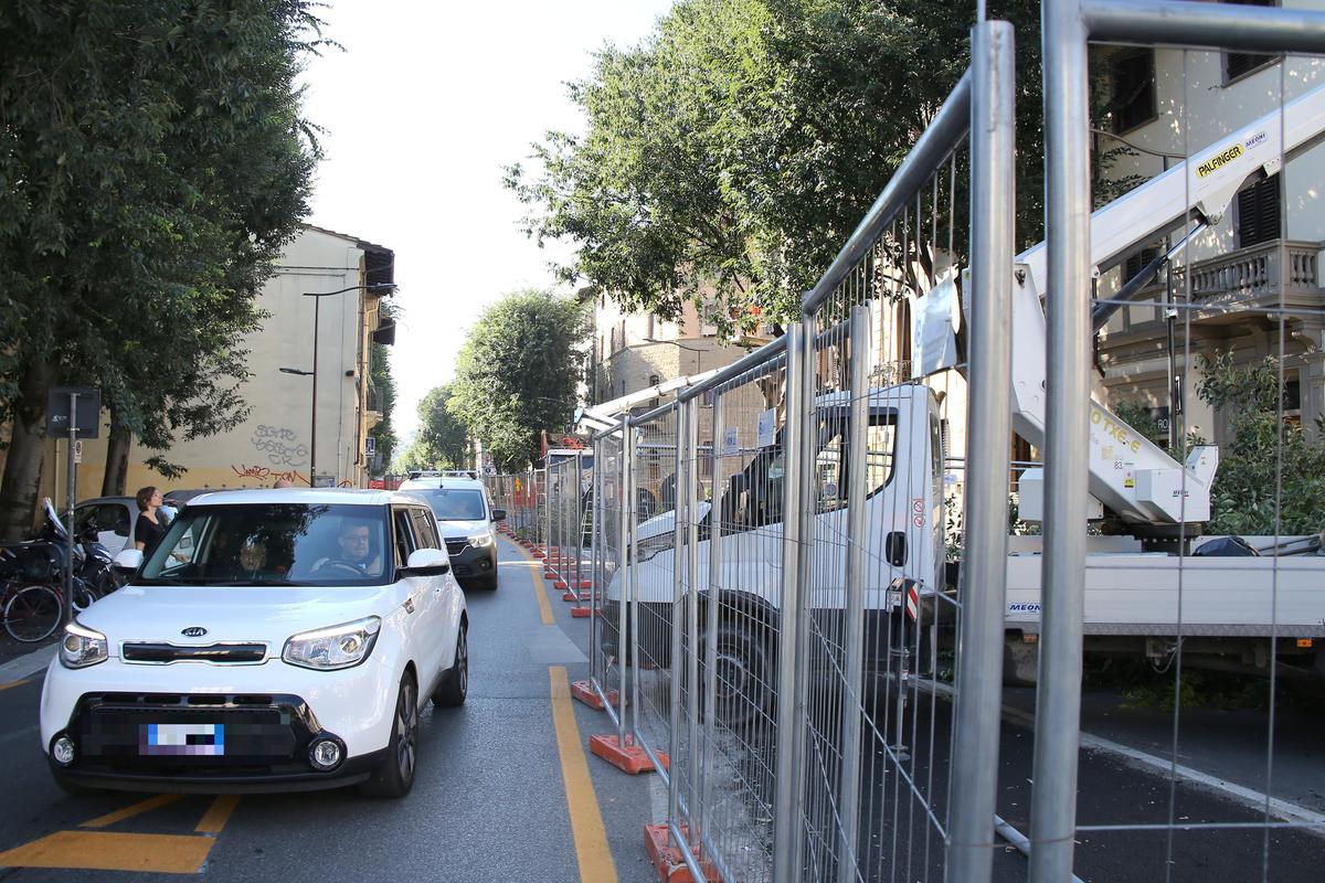 tramvia inizia la posa dei binari in viale giannotti ecco come cambia la viabilit224