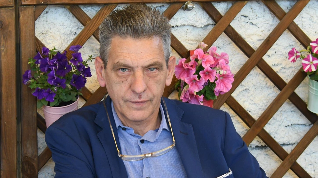 Sotto attacco Fabrizio Volpi, amministratore unico di Retiambiente Carrara Srl, per le modifiche alla differenziazione dei rifiuti. Le spiegazioni ai cittadini arrivano sui social dopo le richieste di chiarimenti Sotto attacco Fabrizio Volpi, amministratore unico di Retiambiente Carrara Srl, per le modifiche alla differenziazione dei rifiuti. Le spiegazioni ai cittadini arrivano sui social dopo le richieste di chiarimenti