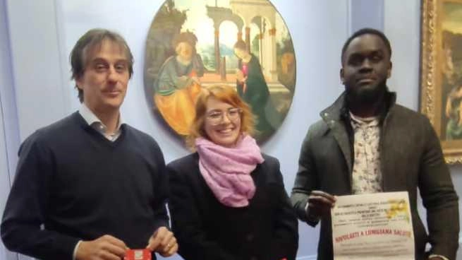 Il sindaco Ferri col presidente dell’associazione Patrik Takambou e la vice presidente Giulia Cornero all’inaugurazione dello sportello Il sindaco Ferri col presidente dell’associazione Patrik Takambou e la vice presidente Giulia Cornero all’inaugurazione dello sportello