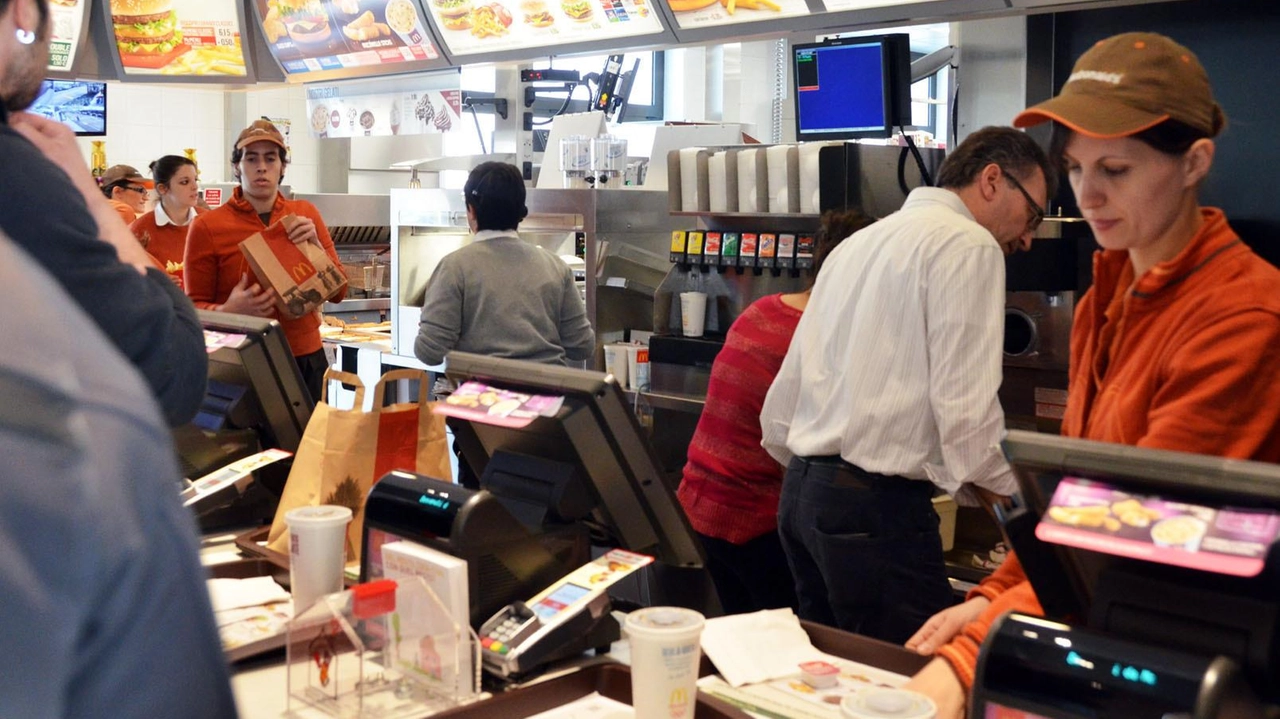 Opportunità di lavoro nella ristorazione veloce in Toscana, con offerte per giovani e non solo. Burger King è alla ricerca... Opportunità di lavoro nella ristorazione veloce in Toscana, con offerte per giovani e non solo. Burger King è alla ricerca...