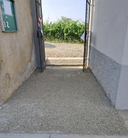 https://www.lanazione.it/image-service/view/acePublic/alias/contentid/MjM4MjEwMzktMjBlYy00/0/manutenzione-al-cimitero.jpeg