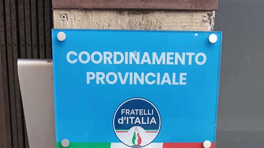 Fratelli d’Italia all’attacco: "Nella notte divelta la targa degli uffici dell’onorevole Alessandro Amorese". Ennesimo gesto contro la sede di Fratelli... Fratelli d’Italia all’attacco: "Nella notte divelta la targa degli uffici dell’onorevole Alessandro Amorese". Ennesimo gesto contro la sede di Fratelli...