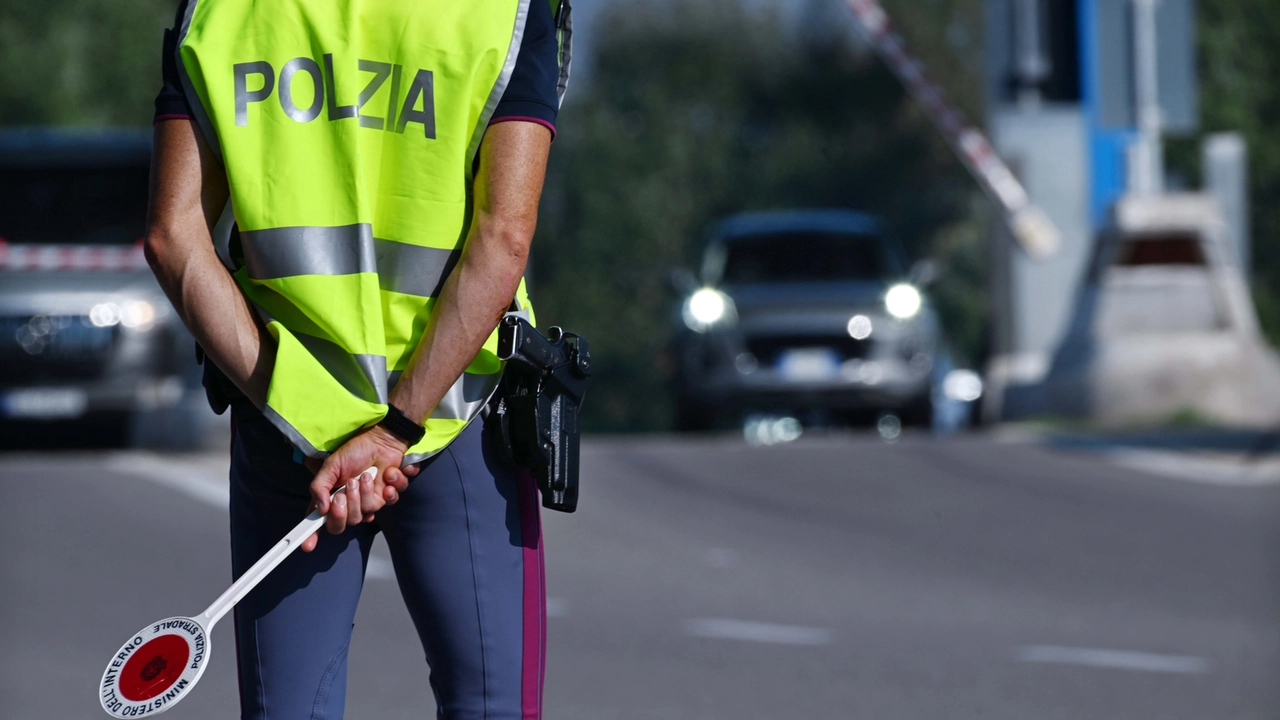 Polizia stradale (foto di repertorio) Polizia stradale (foto di repertorio)