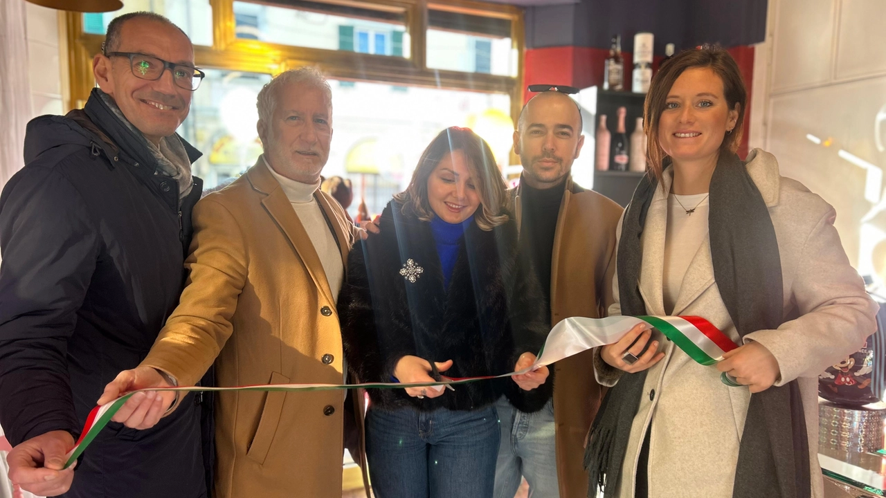 Il taglio del nastro Il taglio del nastro