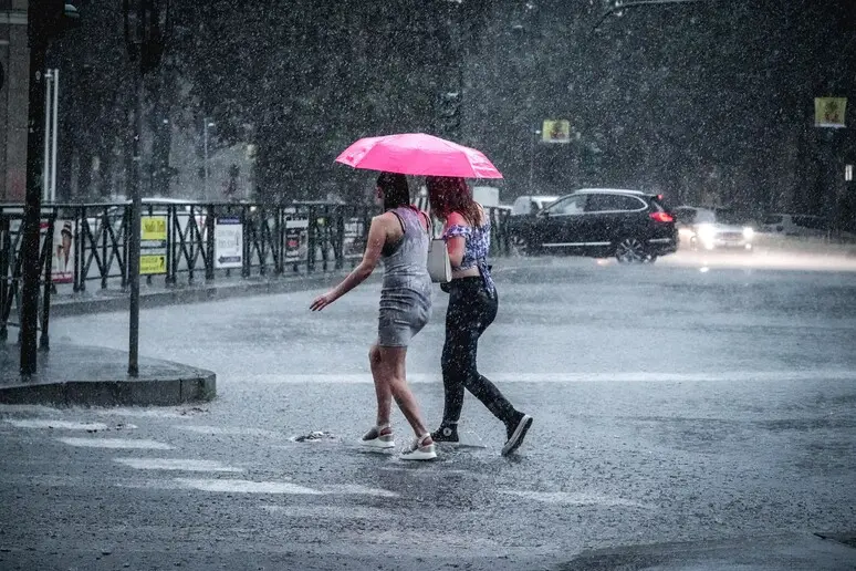Dopo il caldo arrivano i temporali. Allerta meteo gialla in Toscana: le zone interessate
